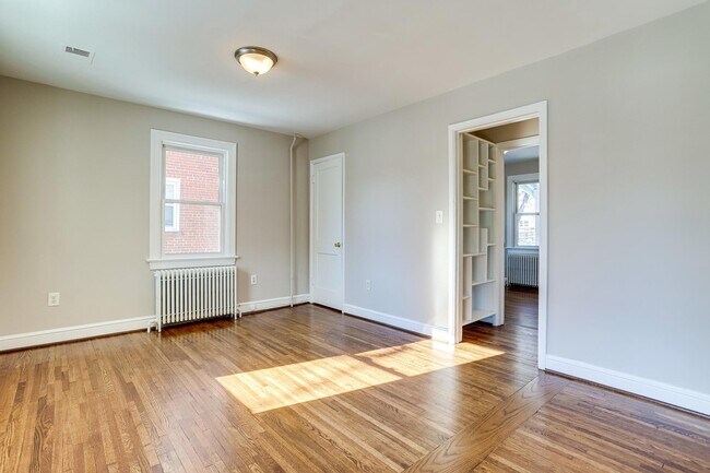 Building Photo - 530 E Alexandria Ave