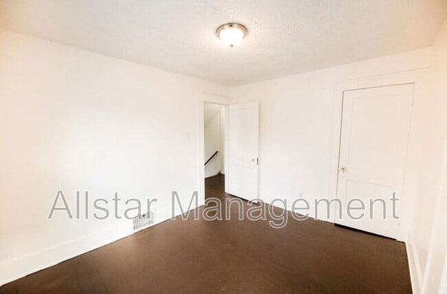 Building Photo - 284 Gordon Dr