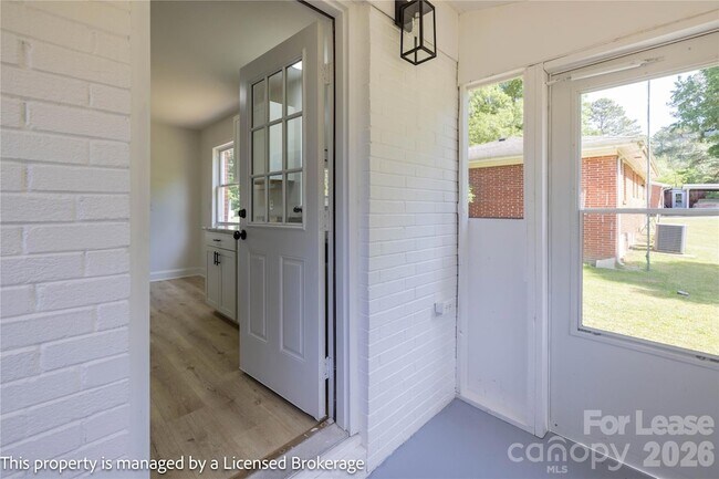 Building Photo - 409 Eastover Ave