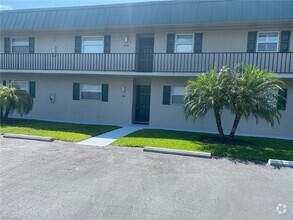 Building Photo - 600 Valley Stream Dr