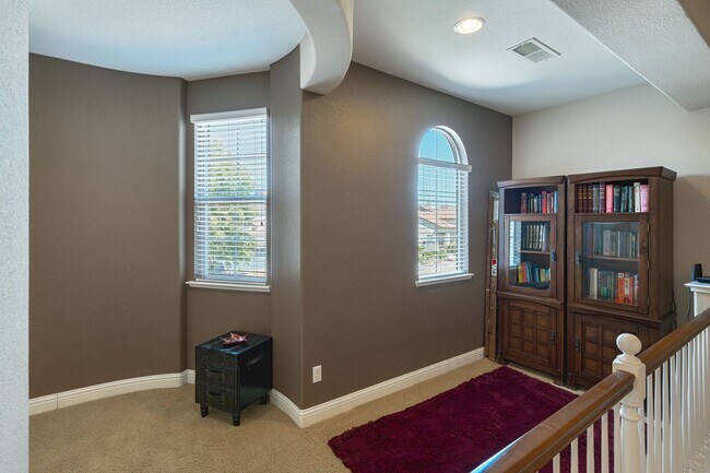 Building Photo - 9952 Spring View Way