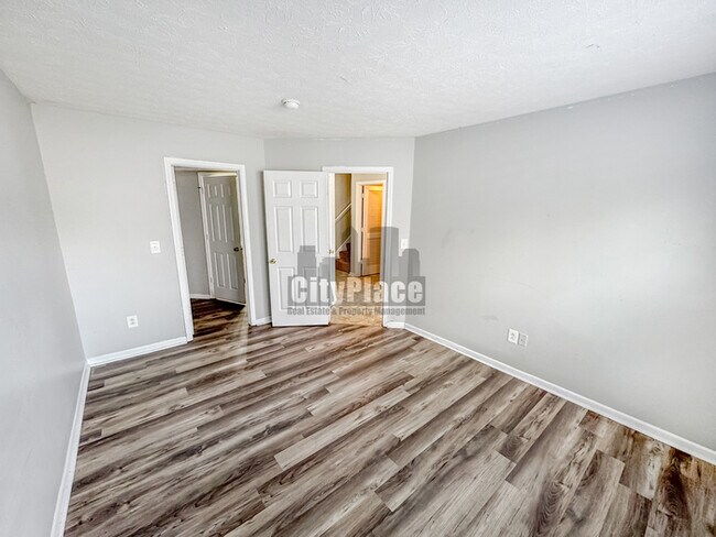 Building Photo - 2946 Carson Dr
