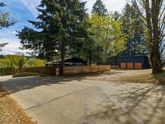 Building Photo - 1366 SE High Ridge Ct