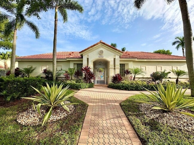 Building Photo - 6129 Heliconia Rd