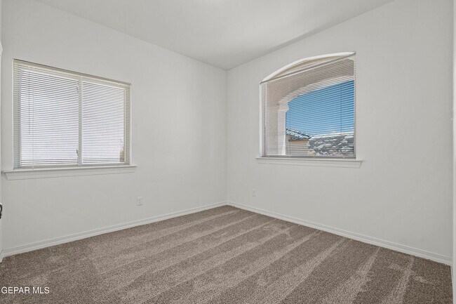 Building Photo - 245 Hunstanton St