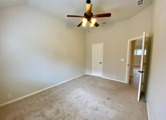 Building Photo - 1021 Durham Dr
