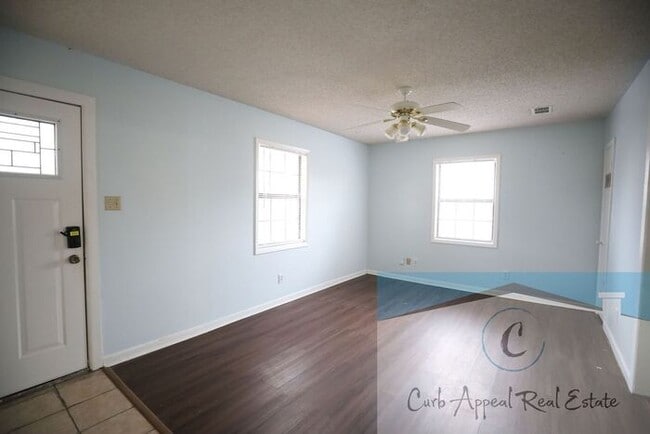 Building Photo - 3-bedroom, 1 bath house!!!