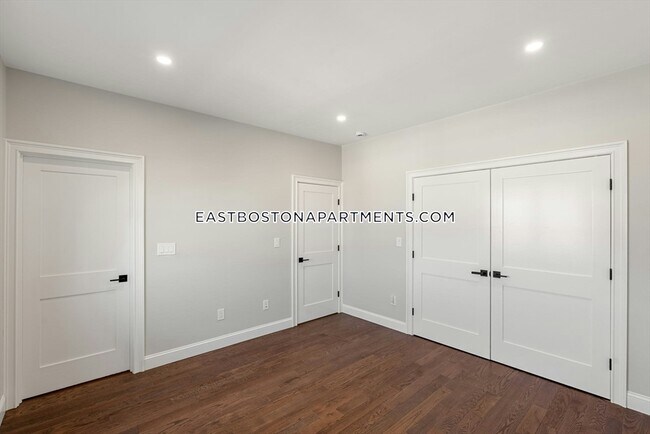 Building Photo - 120 St Andrew Rd