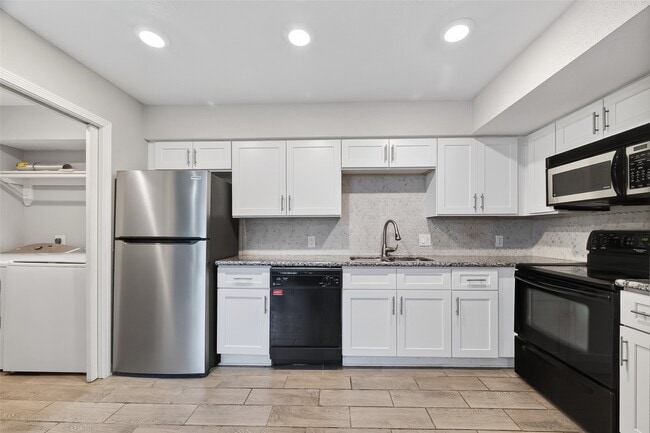 Building Photo - 1710 Good Day Dr