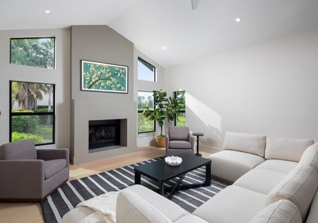 Building Photo - STUNNING REMODELED 4-BEDROOM, 3.5-BATH FUR...