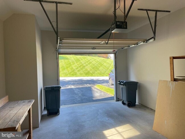 Building Photo - 480 Braceland Dr