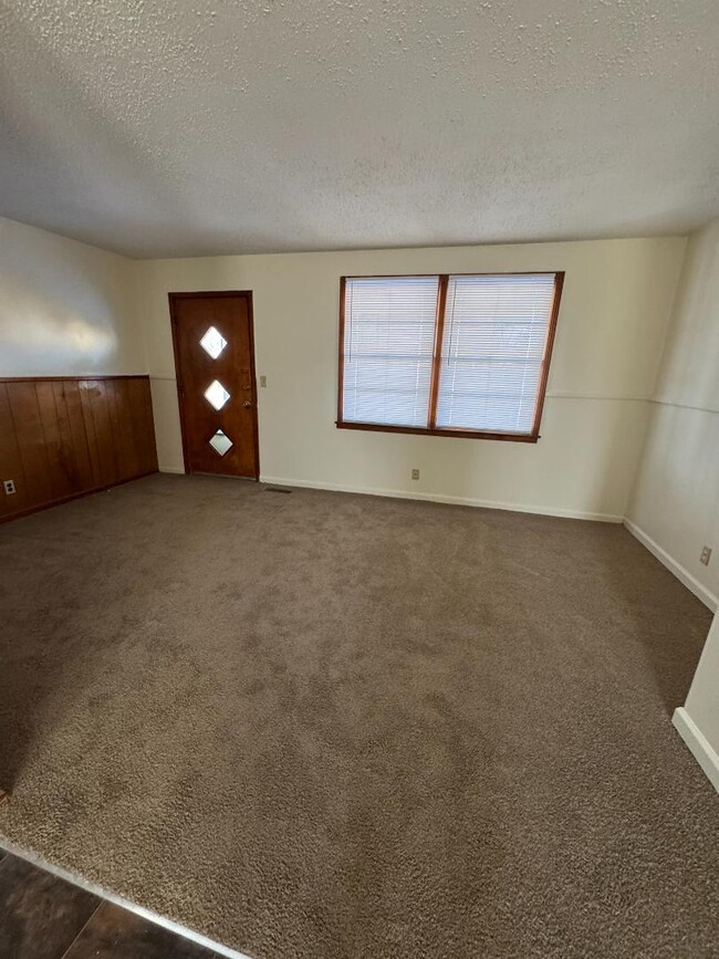 Building Photo - 420 Sam Houston Dr