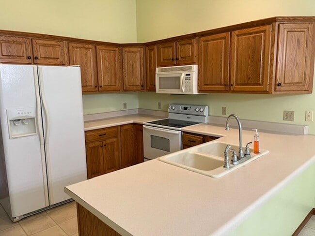 Building Photo - Three bedroom home in Rochester School Dis...