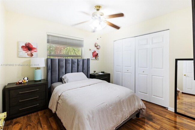 Building Photo - 15816 SW 48th Manor