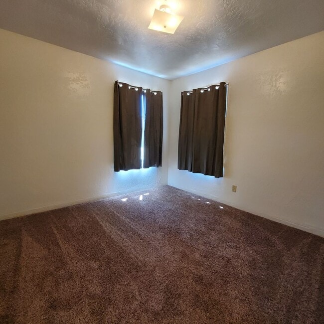 Building Photo - Cozy 2 Bed, 1 Bath Home close to Burkhart ...