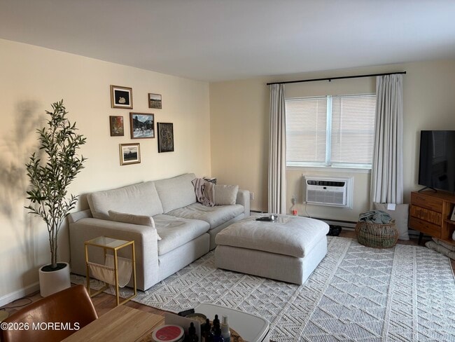 Building Photo - 410 8th Ave