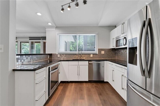 Building Photo - 1452 Briaroaks Trail NE