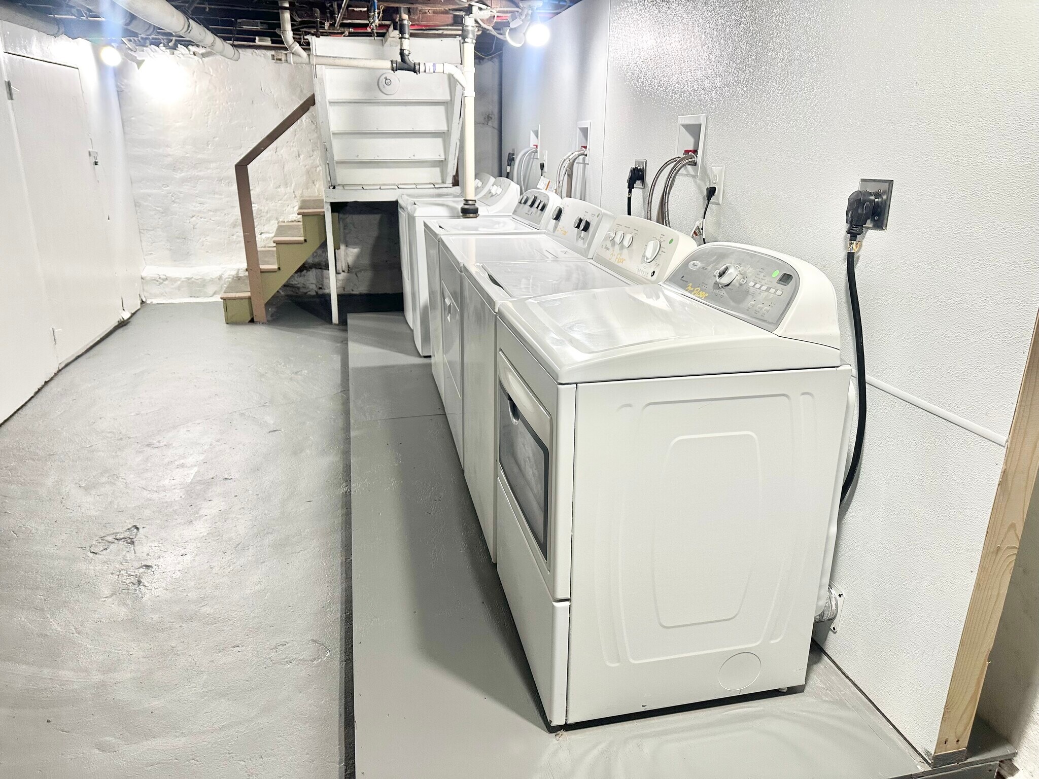 Building Photo - 67 Tremont Ave