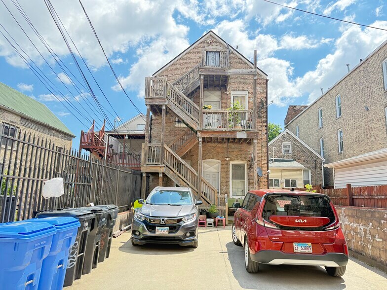 Building Photo - 2020 S Washtenaw Ave