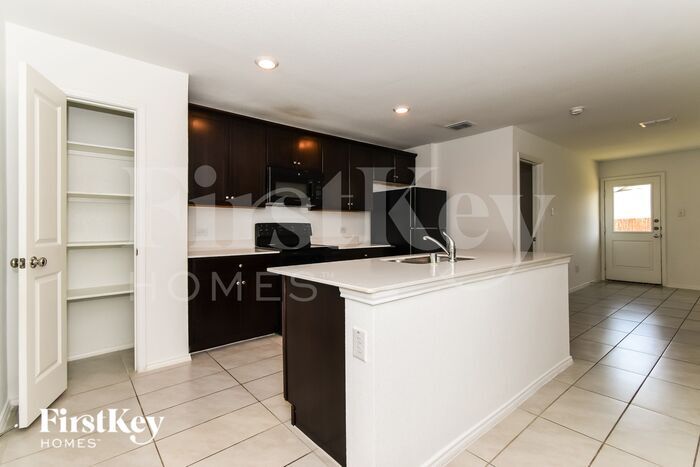Building Photo - 5430 Bristle Leaf Dr