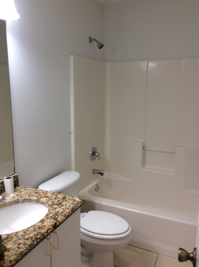 Building Photo - 5118 SE Driftwood Ave