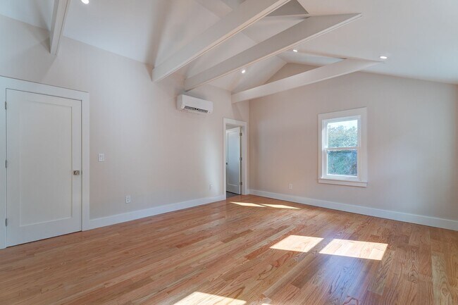 Building Photo - 88 Lyon St