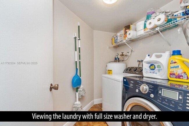 Building Photo - 825 Egret Cir