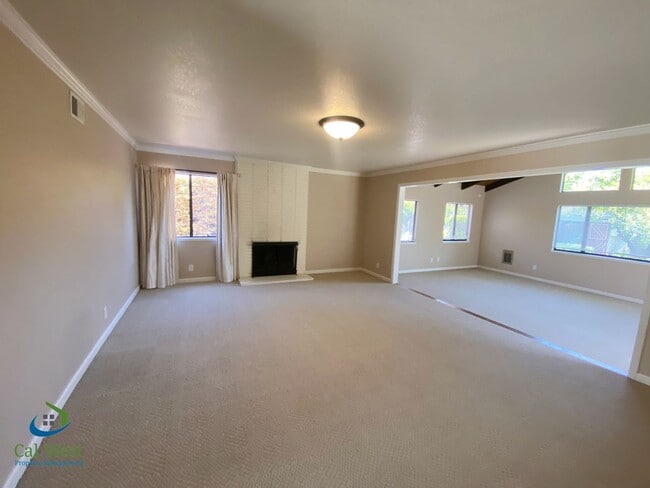 Building Photo - $5995 - Spacious 4 Bed/2 Bath Los Gatos Ho...