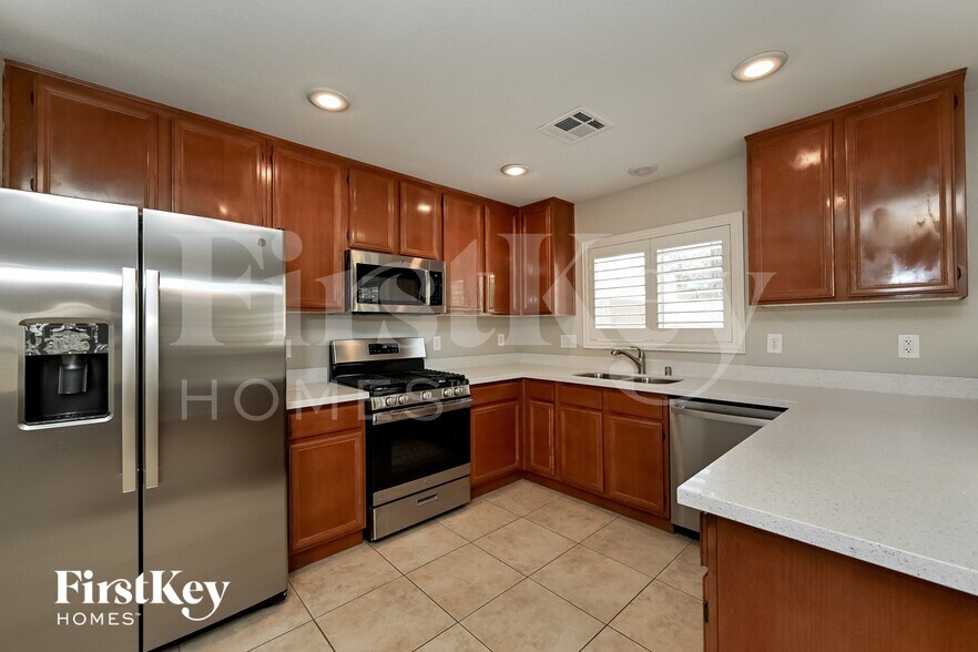 Building Photo - 8302 Time Machine Ave