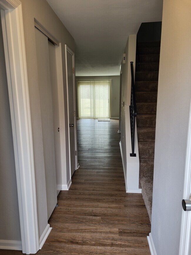 Entry - 9505 Centerbrook Ct