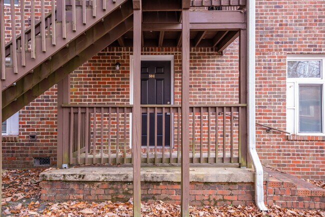 Building Photo - 800 Lullwater Rd