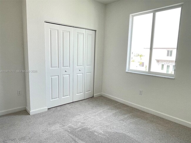 Building Photo - 1427 SE 7th Ter