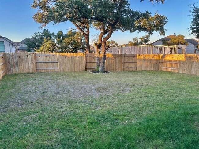 Building Photo - 1113 Scenic Grn Lp