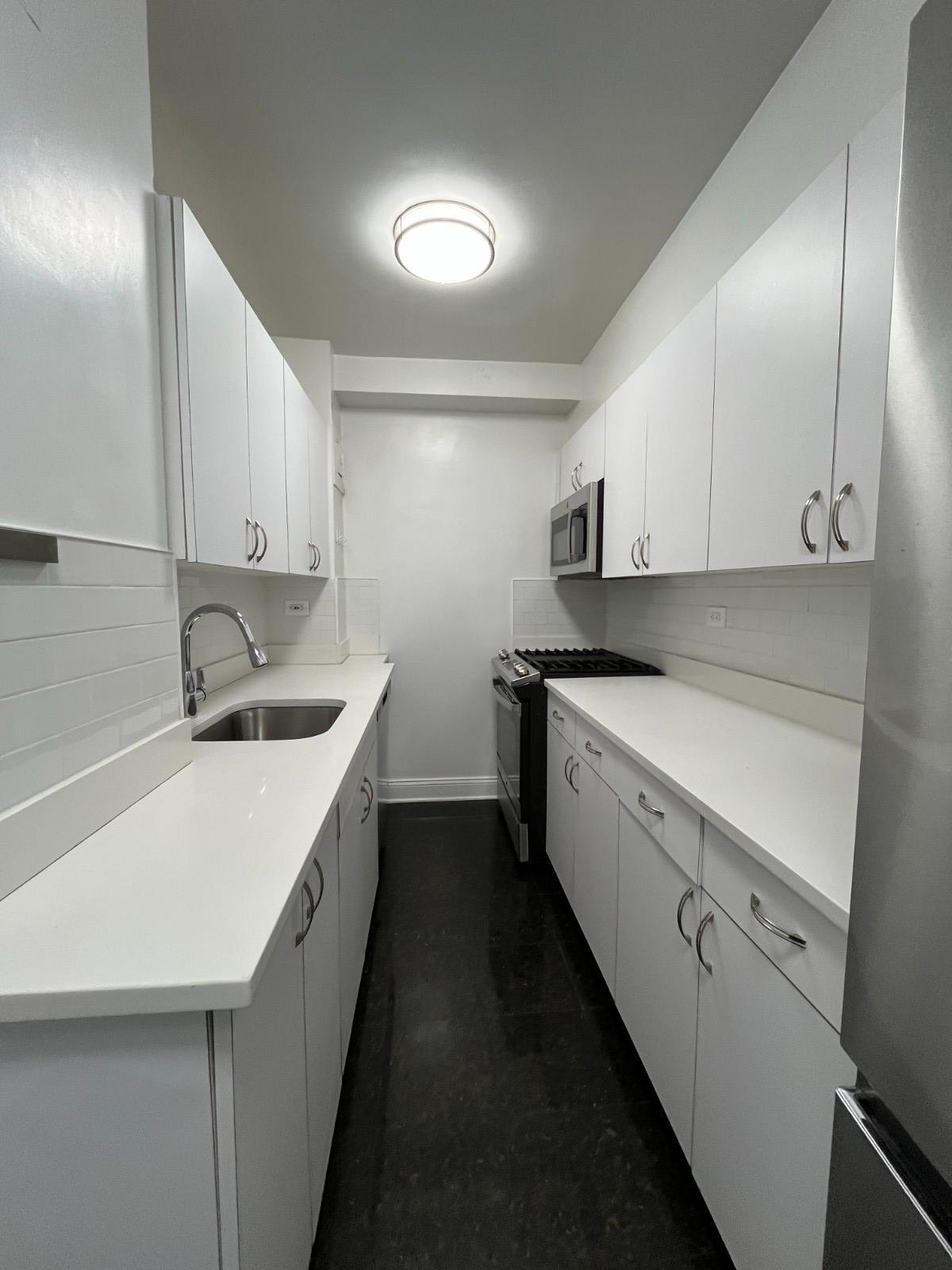 Building Photo - 157 E 57th St