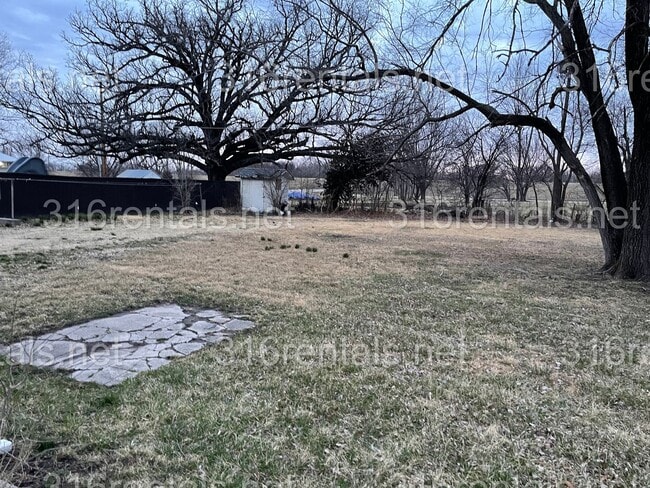 Building Photo - $750 - 2 bed 1 bath - Single Family Home