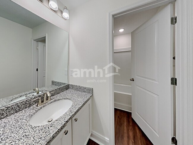 Building Photo - 945 Heavenly Drive