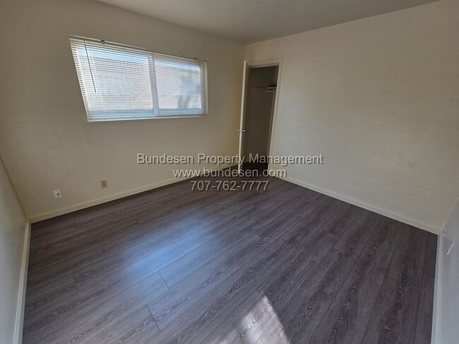 Building Photo - Clean Eastside Petaluma Home - 3BD/2BA ~132 Maria Drive