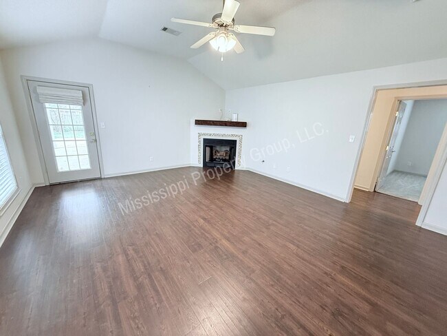 Building Photo - 3BR/2BA Home For Rent