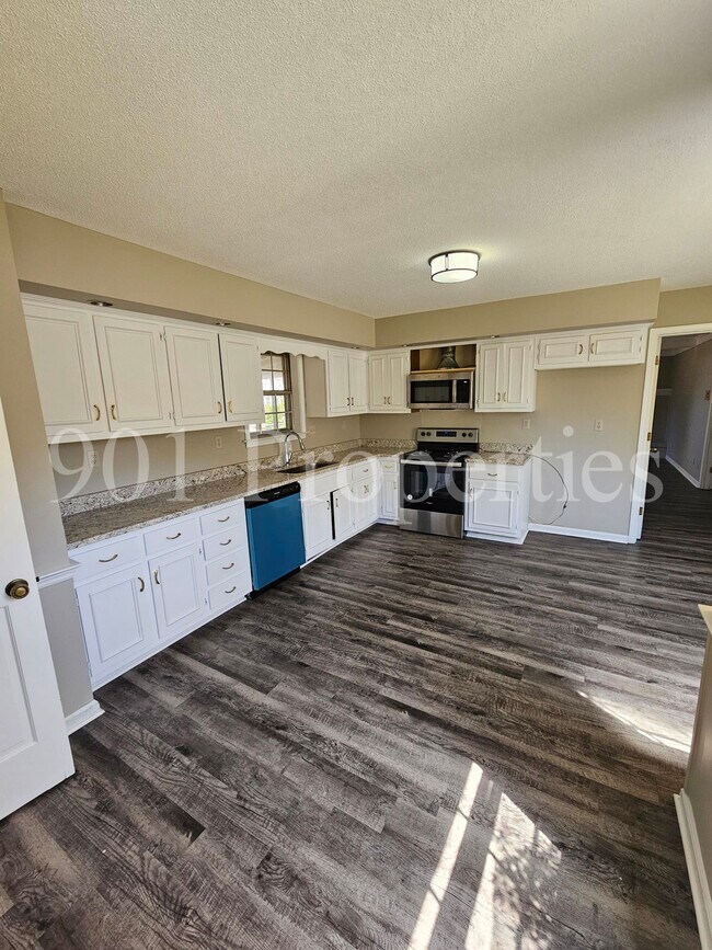 Building Photo - 2601 Camrose Cove