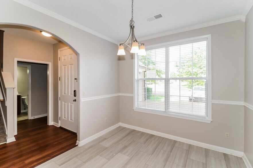 Building Photo - 1637 Lawson Dr