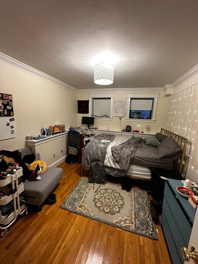 Building Photo - 27 Glenville Ave