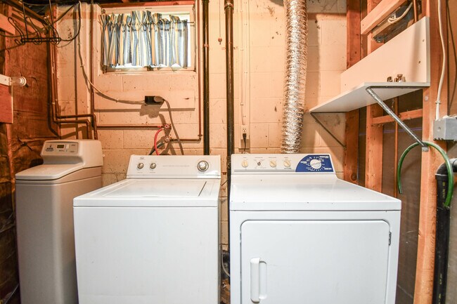 Building Photo - 4504 S Cliff Ave