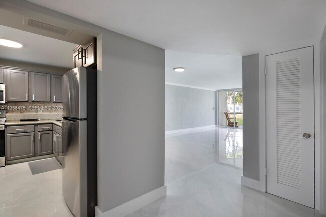 Building Photo - 1351 NE 191st St