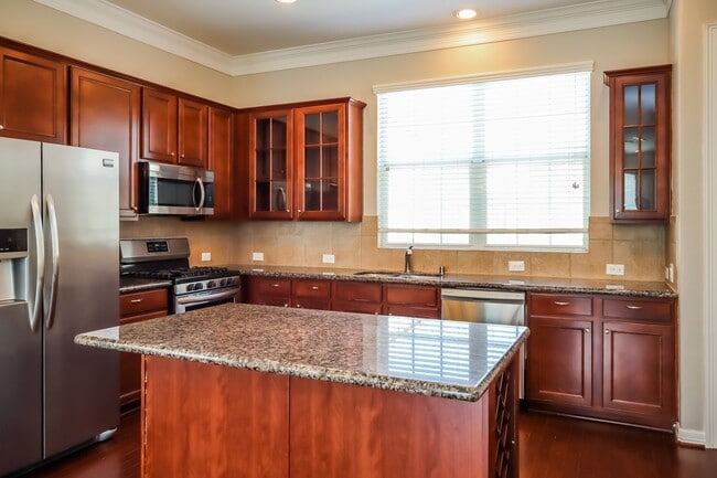 Building Photo - 10738 Clearview Villa Pl