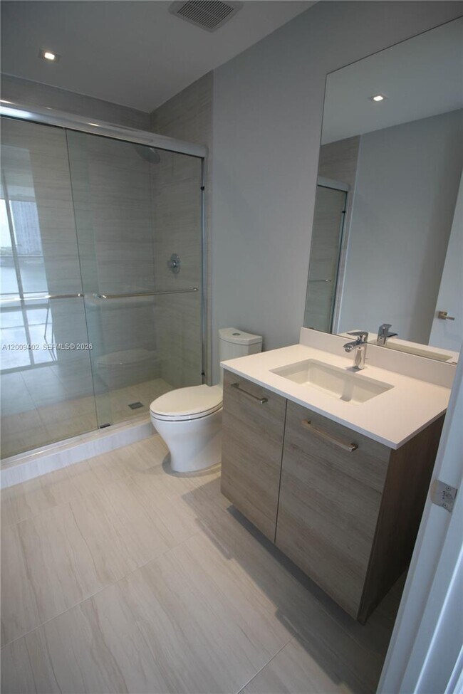 Building Photo - 5000 Island Estates Dr