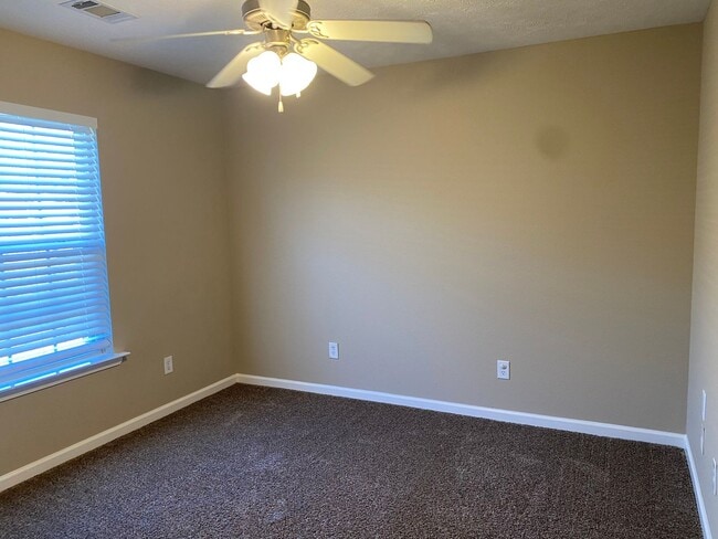 Building Photo - 2404 Lancashire Ln