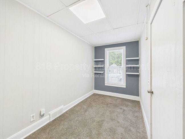 Building Photo - 1222 S 40th St