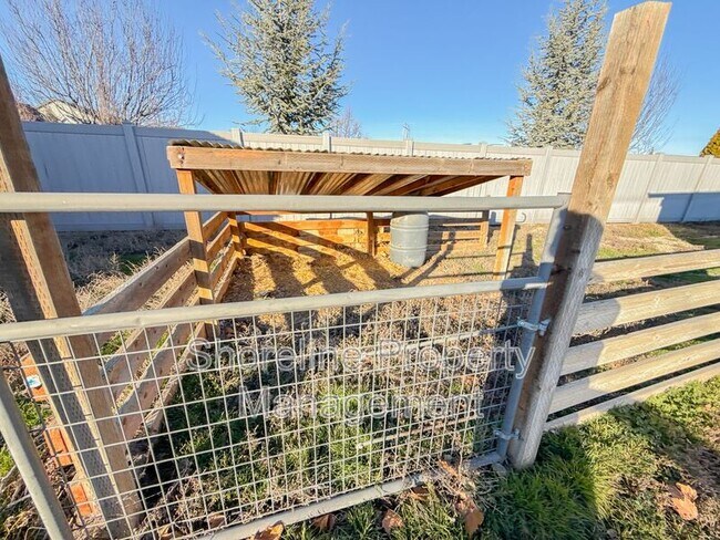 Building Photo - 18165 N Midland Blvd