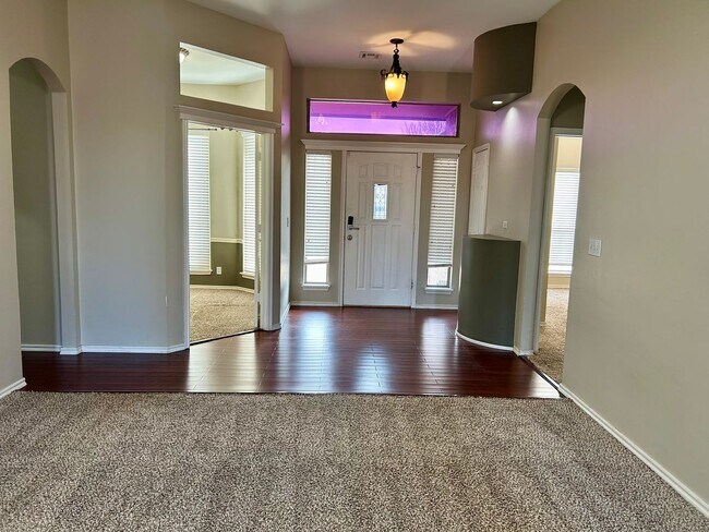 Building Photo - AVAILABLE NOW - $500 OFF FIRST FULL MONTH - Beautiful Home In Edmond School District!