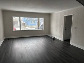 Building Photo - 70 Ivanhoe Rd